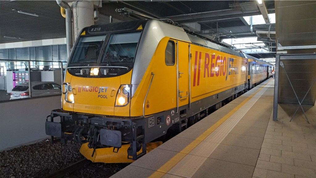 RegioJet at Poznan Glowny station, away crew 05